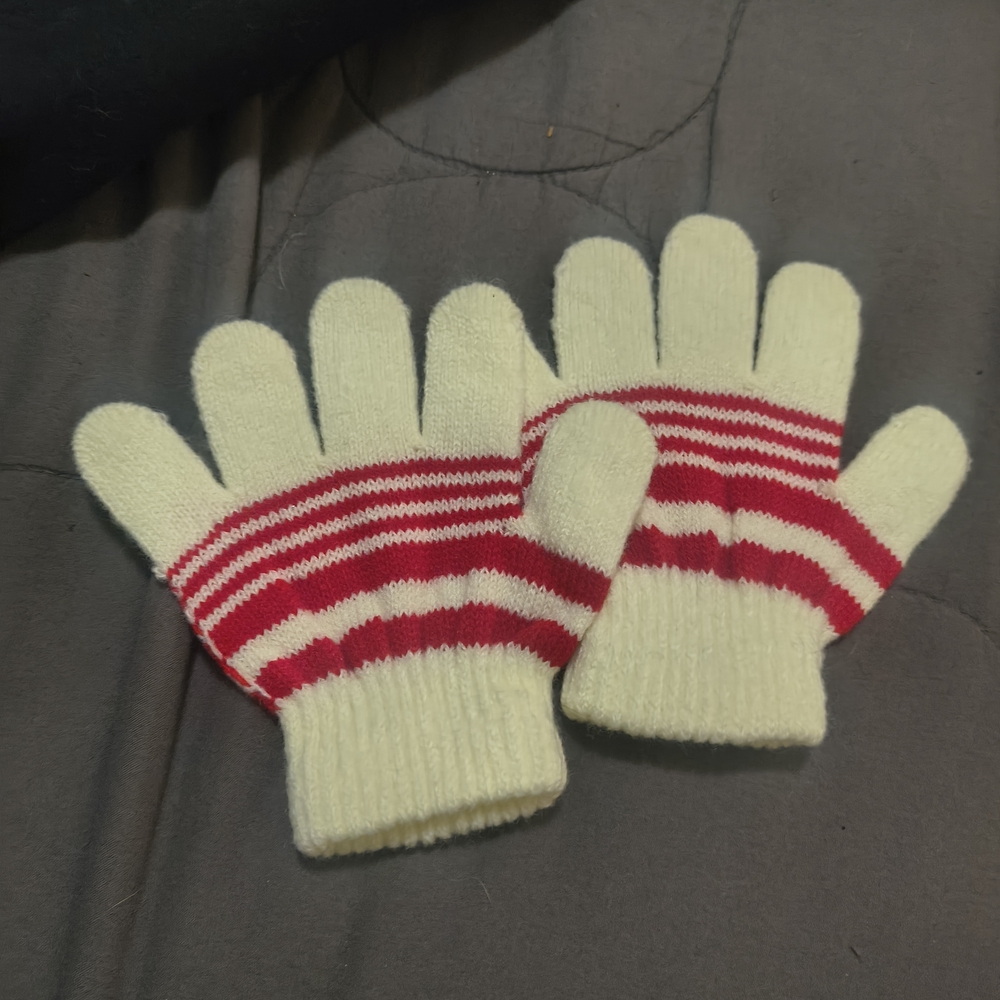 Striped Red and White Kids Gloves